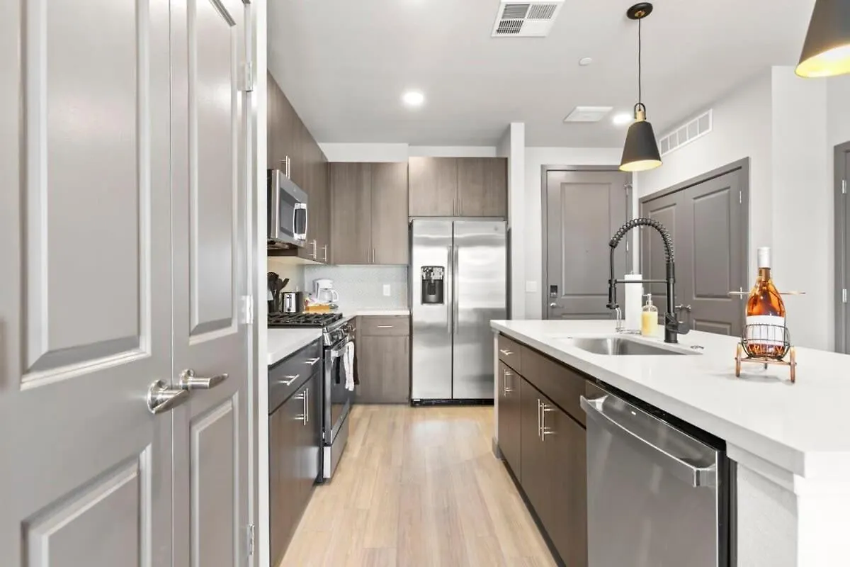 Cozysuites Phx Roro Gym, Pool, Pets, Parking! #10 Phoenix 0*,  USA
